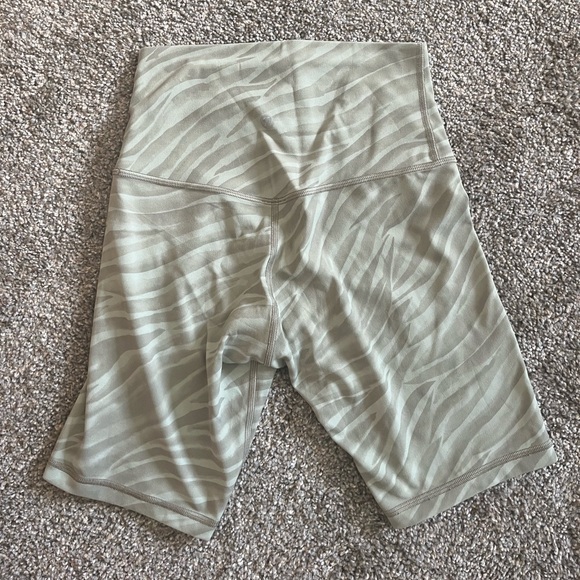 Lululemon Bike Shorts - Picture 4 of 7